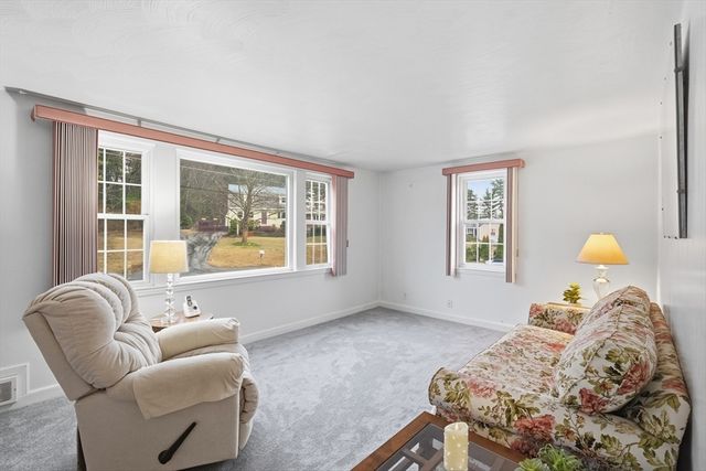 9 Anna Street, Chelmsford, MA 01863