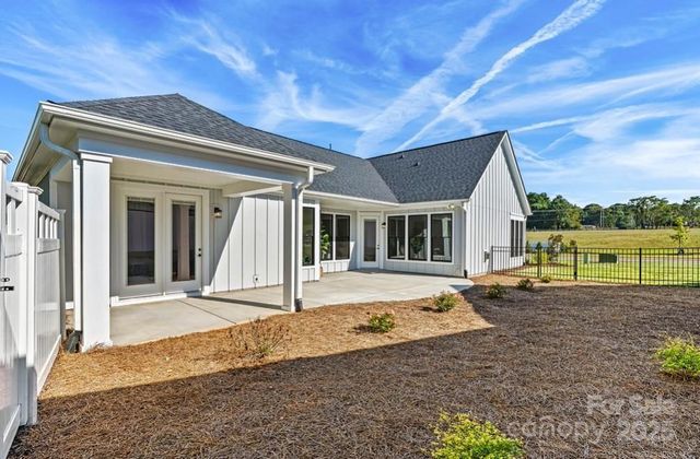 4180 Creek Bridge Circle 110, Charlotte, NC 28213