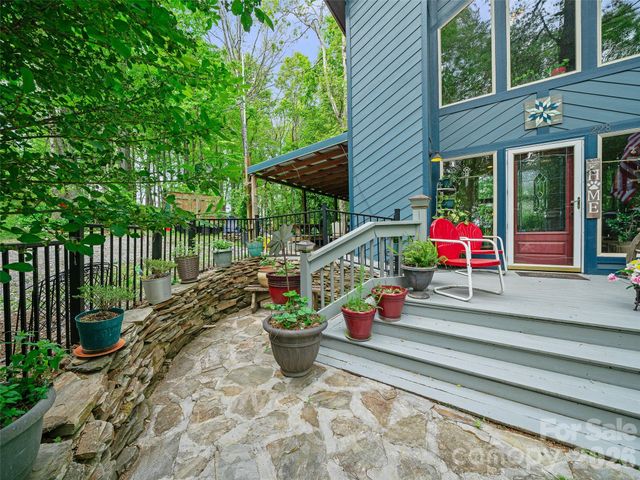228 Continental Divide Road, Spruce Pine, NC 28777