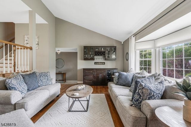 11 Manchester Dr, Hanover Twp., NJ 07981
