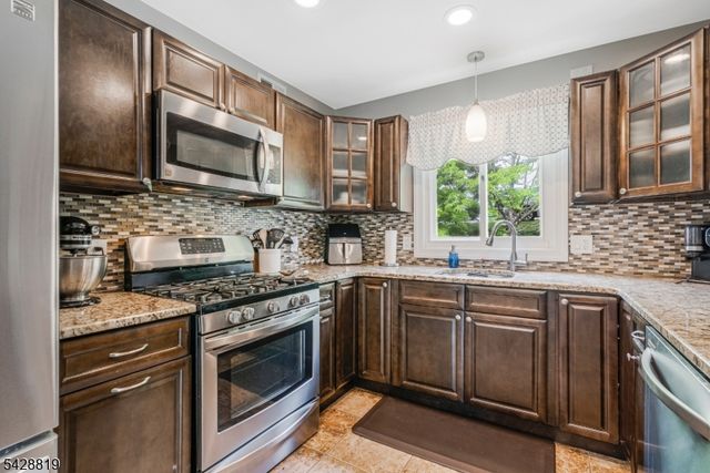 11 Manchester Dr, Hanover Twp., NJ 07981