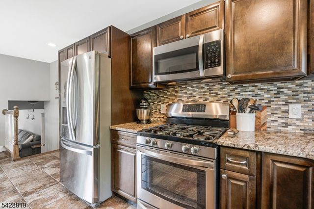 11 Manchester Dr, Hanover Twp., NJ 07981