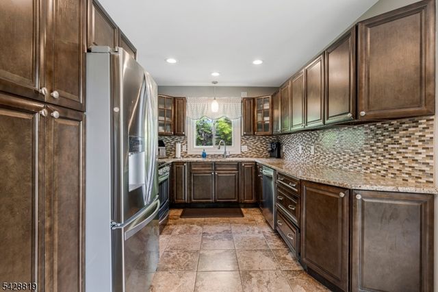 11 Manchester Dr, Hanover Twp., NJ 07981