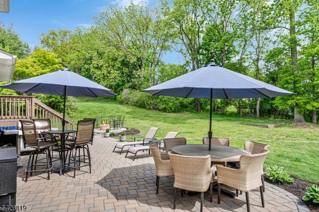 11 Manchester Dr, Hanover Twp., NJ 07981