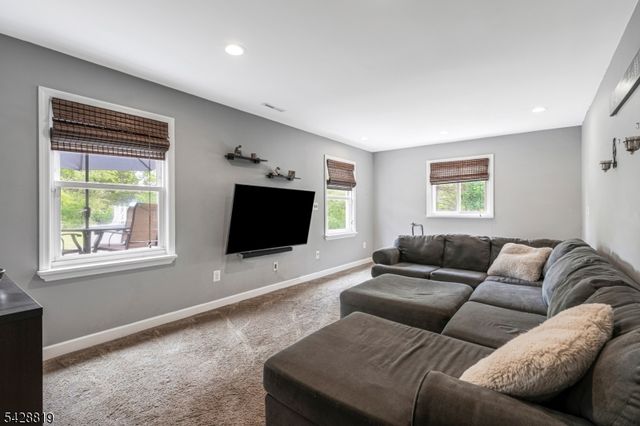 11 Manchester Dr, Hanover Twp., NJ 07981