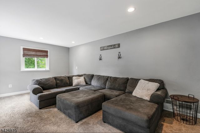 11 Manchester Dr, Hanover Twp., NJ 07981