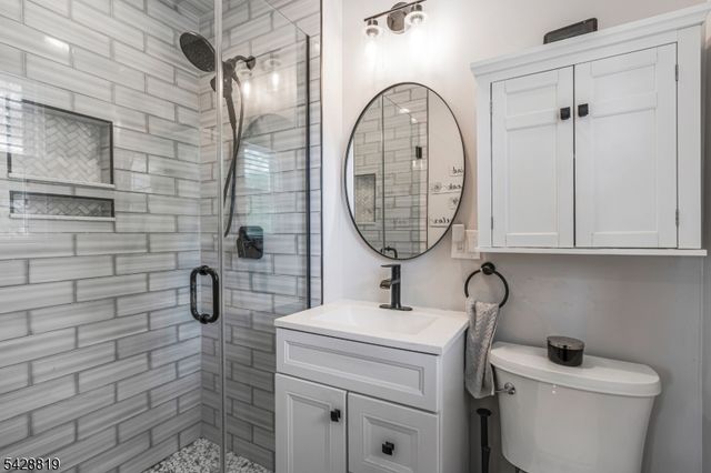 11 Manchester Dr, Hanover Twp., NJ 07981