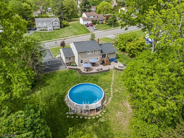 11 Manchester Dr, Hanover Twp., NJ 07981
