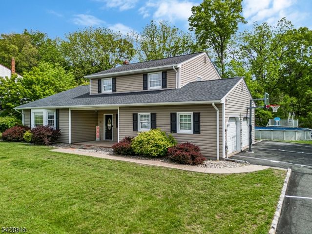 11 Manchester Dr, Hanover Twp., NJ 07981