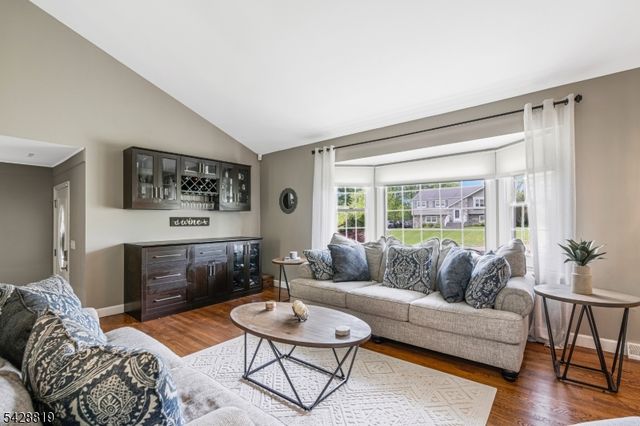 11 Manchester Dr, Hanover Twp., NJ 07981