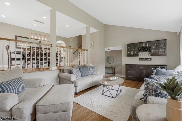 11 Manchester Dr, Hanover Twp., NJ 07981