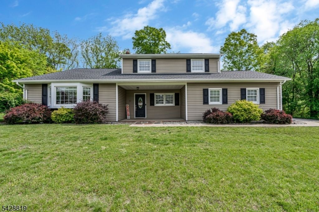 11 Manchester Dr, Hanover Twp., NJ 07981