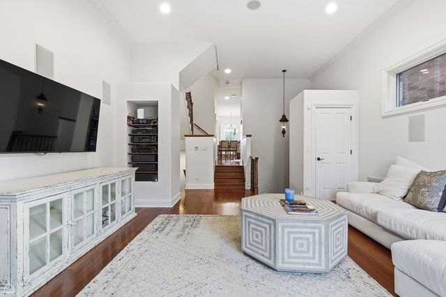 952 N Racine Avenue, Chicago, IL 60642