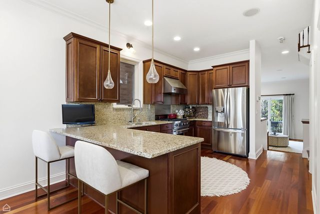 952 N Racine Avenue, Chicago, IL 60642