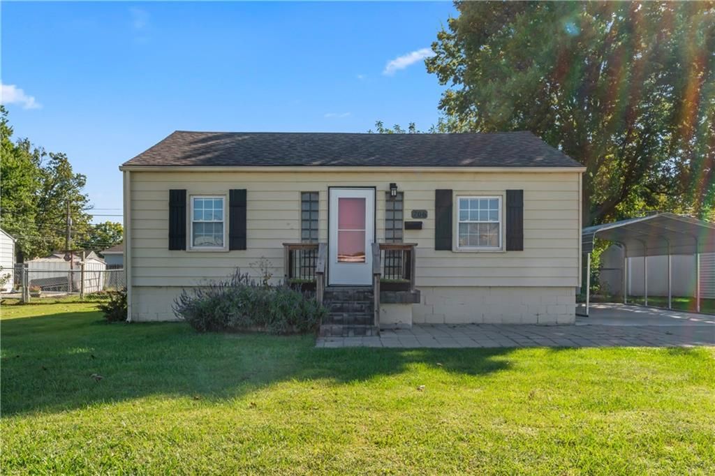 706 S Kansas Avenue, Olathe, KS 66061