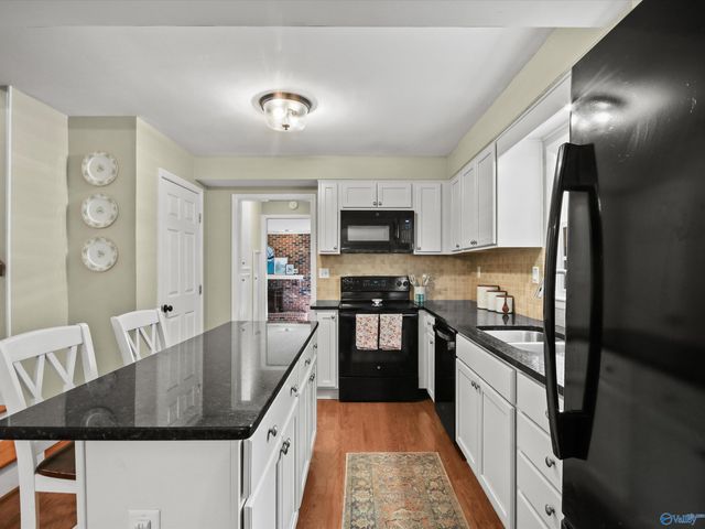 1010 San Ramon Avenue SE, Huntsville, AL 35802