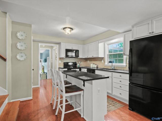 1010 San Ramon Avenue SE, Huntsville, AL 35802