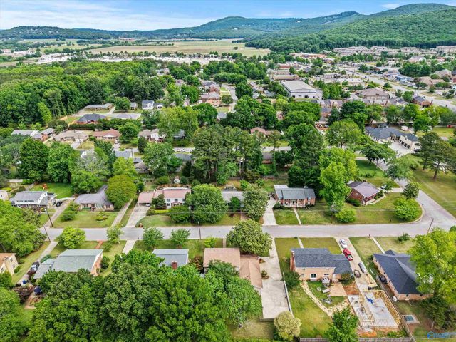 1010 San Ramon Avenue SE, Huntsville, AL 35802