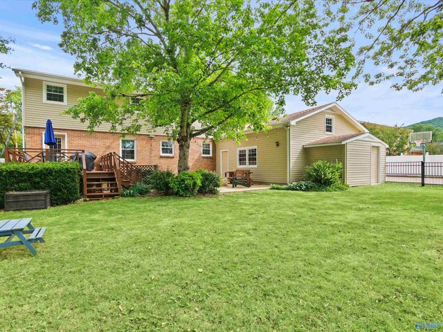 1010 San Ramon Avenue SE, Huntsville, AL 35802