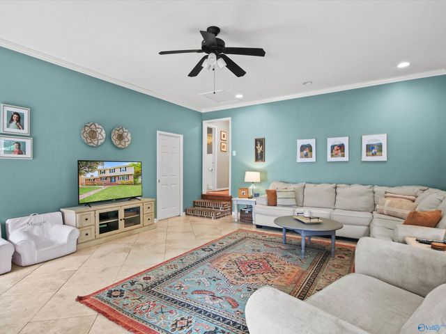 1010 San Ramon Avenue SE, Huntsville, AL 35802