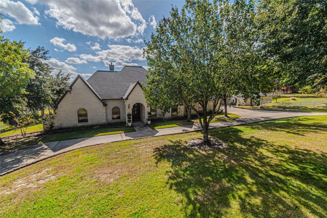 15569 Crown Oaks Drive, Montgomery, TX 77316