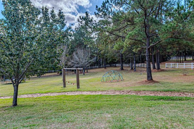 15569 Crown Oaks Drive, Montgomery, TX 77316