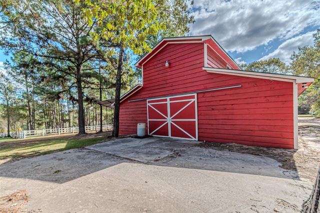 15569 Crown Oaks Drive, Montgomery, TX 77316