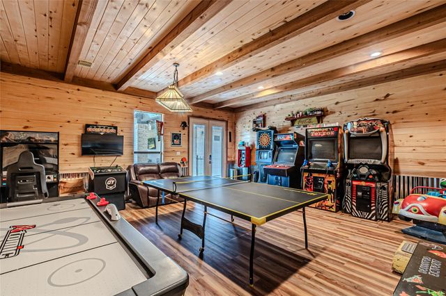 15569 Crown Oaks Drive, Montgomery, TX 77316