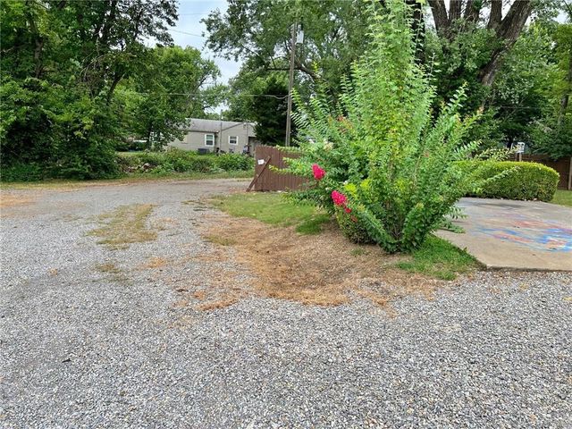 2006 S Elm Street, Pittsburg, KS 66762