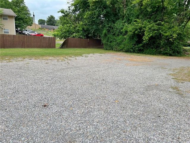 2006 S Elm Street, Pittsburg, KS 66762