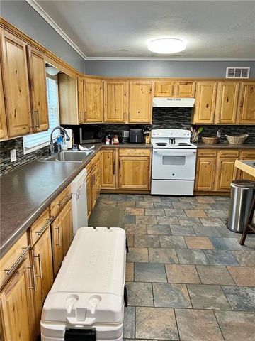 2006 S Elm Street, Pittsburg, KS 66762