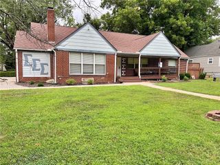 2006 S Elm Street, Pittsburg, KS 66762