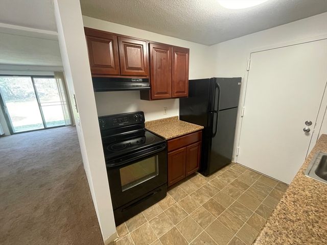 17 Village Rock Lane 14, Natick, MA 01760