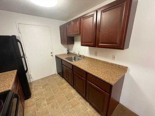 17 Village Rock Lane 14, Natick, MA 01760