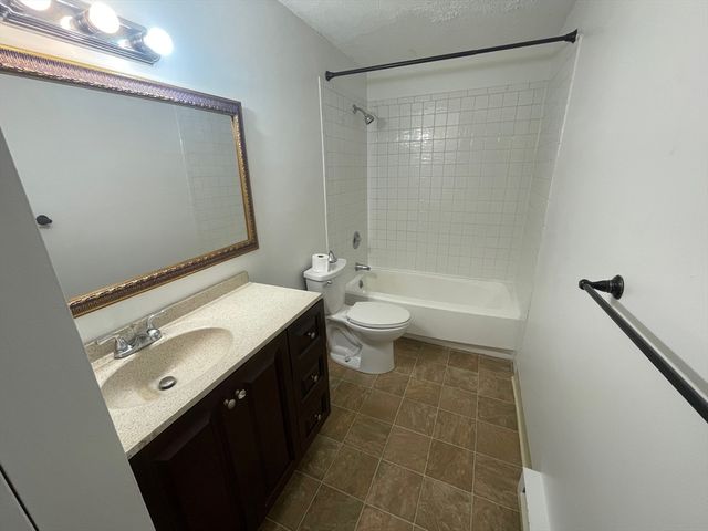 17 Village Rock Lane 14, Natick, MA 01760