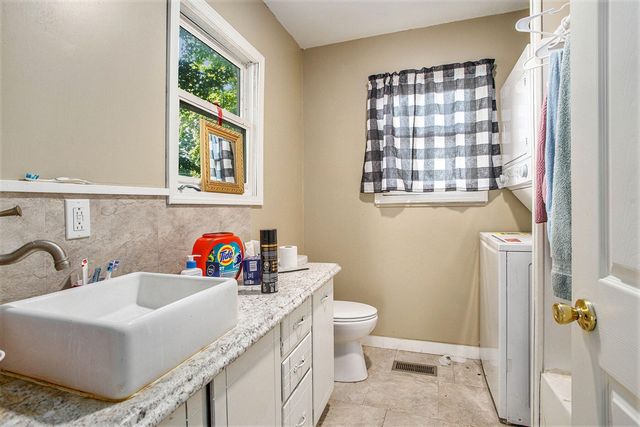 327 E Main Street, Vermontville, MI 49096