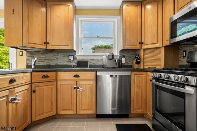 419 Ridgeview Ave, Scotch Plains Twp., NJ 07076