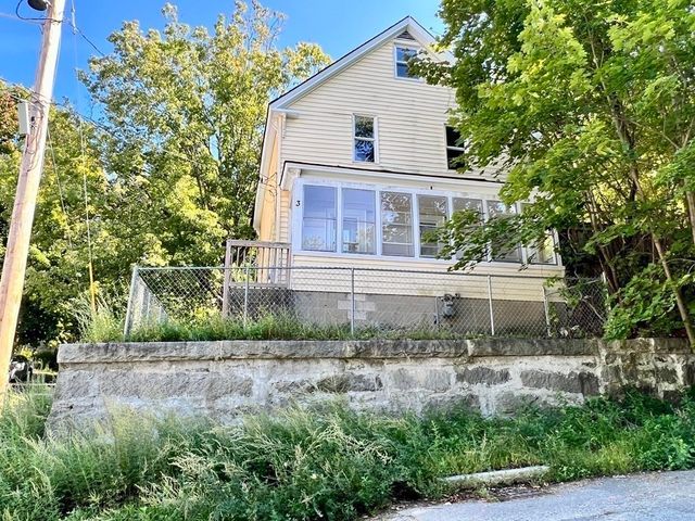 3 Rockland St, Fitchburg, MA 01420