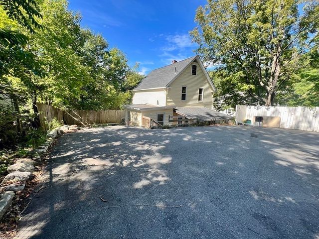 3 Rockland St, Fitchburg, MA 01420