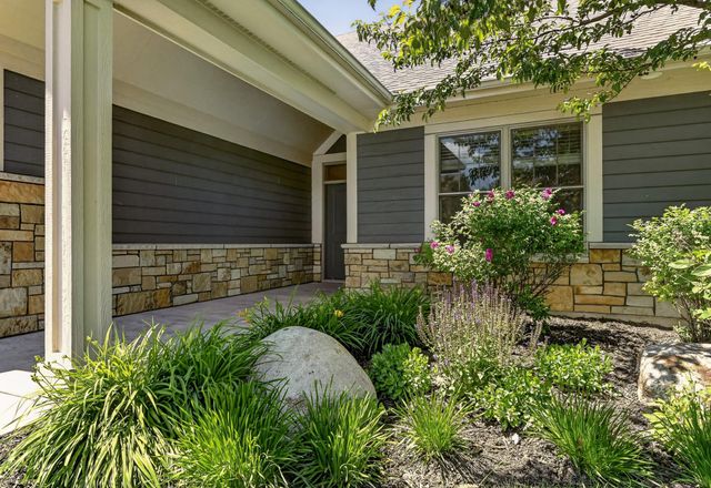 933 Fox Valley Place SW, Rochester, MN 55902