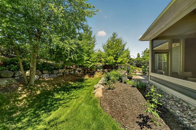 933 Fox Valley Place SW, Rochester, MN 55902