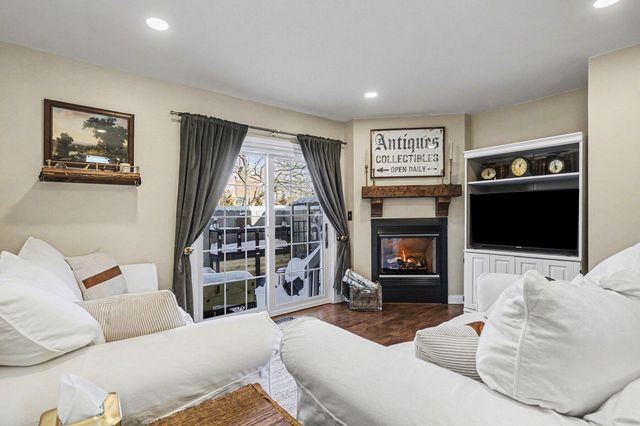 5886 Blendon Place Drive, 4D, Columbus, OH 43230