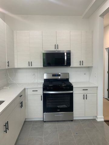 4421 W Monroe Street, Chicago, IL 60624