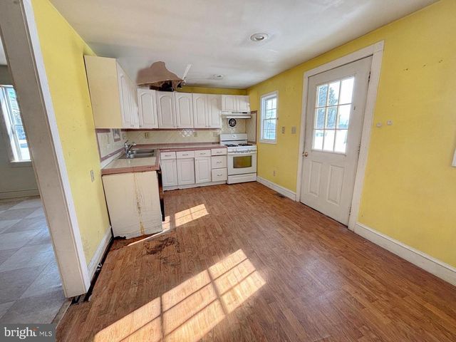 18 CHERRY ST, Pedricktown, NJ 08067