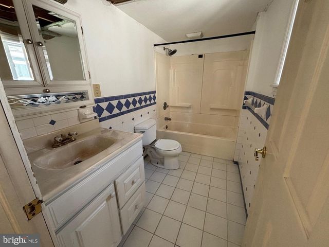 18 CHERRY ST, Pedricktown, NJ 08067