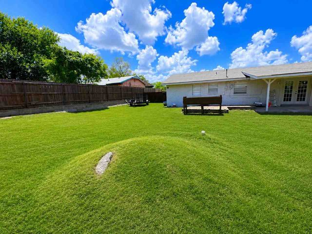 4639 NW Santa Fe Ave, Lawton, OK 73505