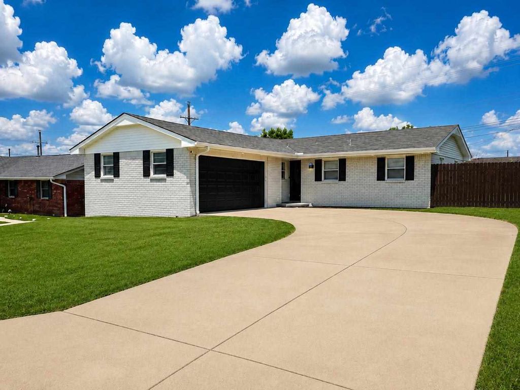 4639 NW Santa Fe Ave, Lawton, OK 73505