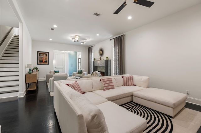 3960 W Alabama Street, Houston, TX 77027