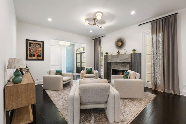 3960 W Alabama Street, Houston, TX 77027