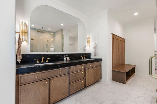 3960 W Alabama Street, Houston, TX 77027